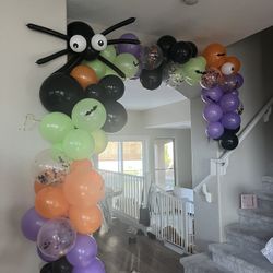 Halloween Balloon Arch.  