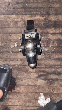 B w  tow hitch