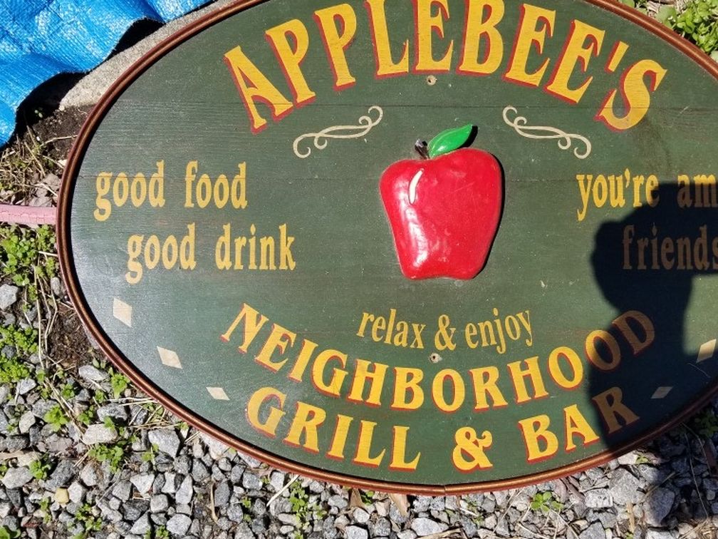 Applebee's Sign