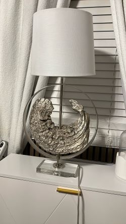 Living room and bedroom lamp with broken corner