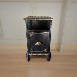 Mid 20th Century Asian-Inspired Black And Gold Side Table/Dresser
