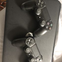 2 Ps4  Controllers