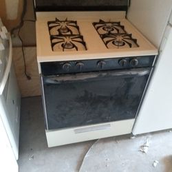 Magic Chef Gas Range 