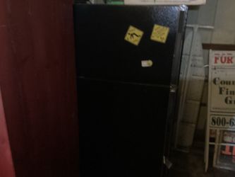 30” black refrigerator