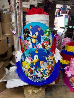 Sonic pastel piñata