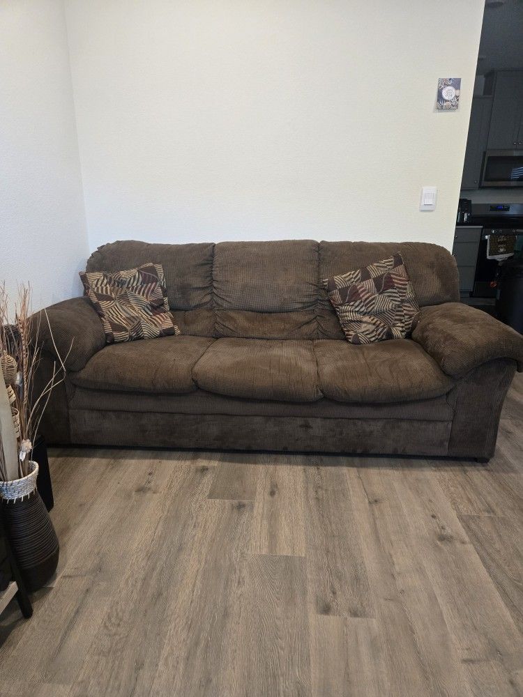 Comfy Brown Couch & Loveseat Set – Great Condition!