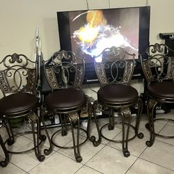 4 Bar Stools 