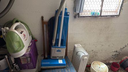 Commercial grade windsor vacuum