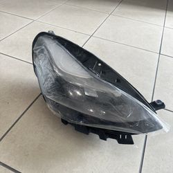 2021-2023 Right Side Headlight Tesla