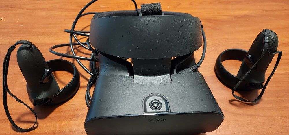 Oculus Rift S VR Headset + Controllers
