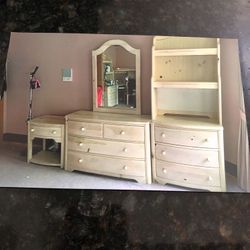 11 pieces bedroom set for a girl