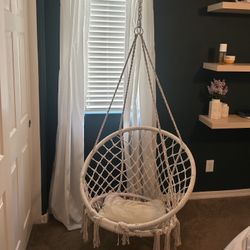 Hanging Chair With Hardware