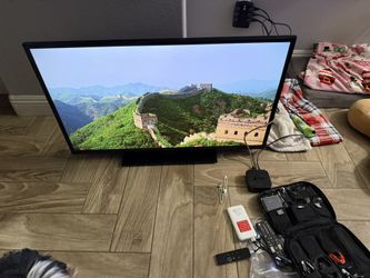 40 Inches Insignia tV