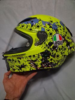 Limited Edition Helmet https://offerup.com/redirect/?o=U3ouTWVk