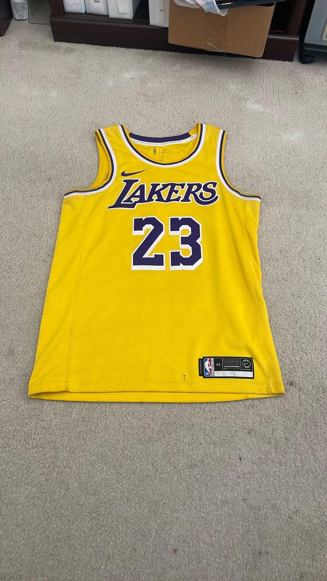 Nike LA Lakers LeBron James Jersey Home 
