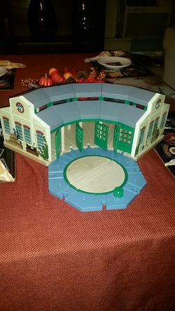 Thomas the Tank Engine wooden Roundhouse