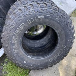 KENDA KLEVER M/T Tires 35x12.50R17LT