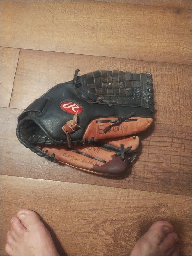 Rawlings Baseball Glove