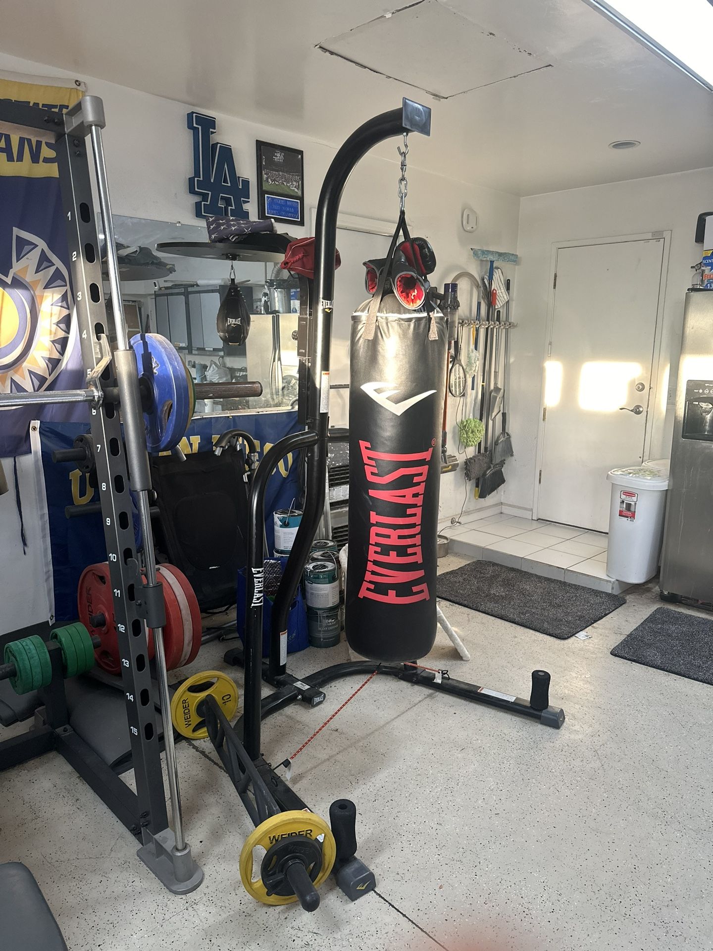 Everlast Punching Heavy Bag And Speed Bag Combo for Sale in Moreno