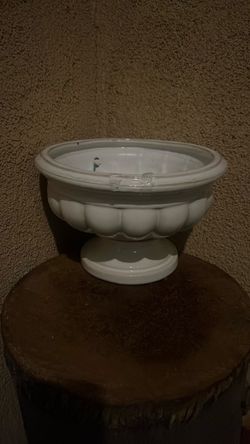 White cute pot ( vase)
