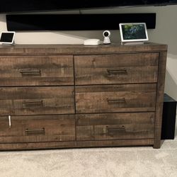 Bed - Dressers - Chest - Nightstands Sets
