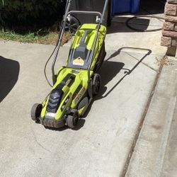 Electric lawnmower works perfect excellent condition super light