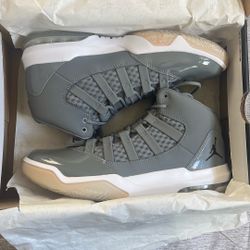 Size 9 Jordan Max Aura