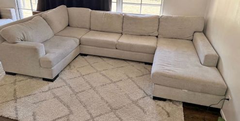 Modern Large U-Shaped Sectional Sofa – Light Gray