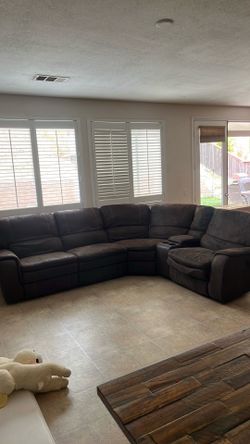 Couch with 2 electric recliners