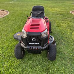 Troy bilt riding lawn mower  