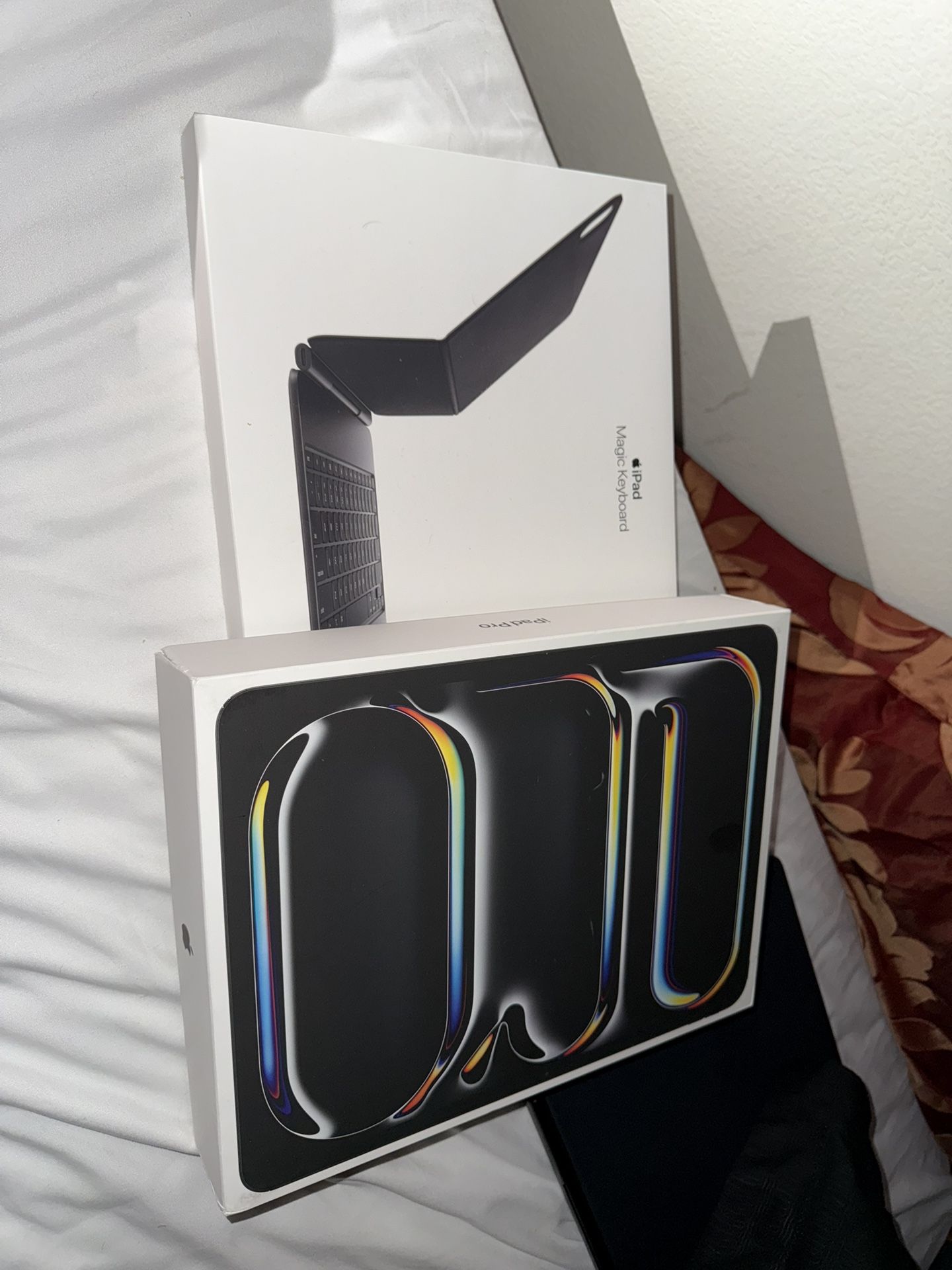 iPad Pro 256GB M4 13inch Cellular With Magic Keyboard