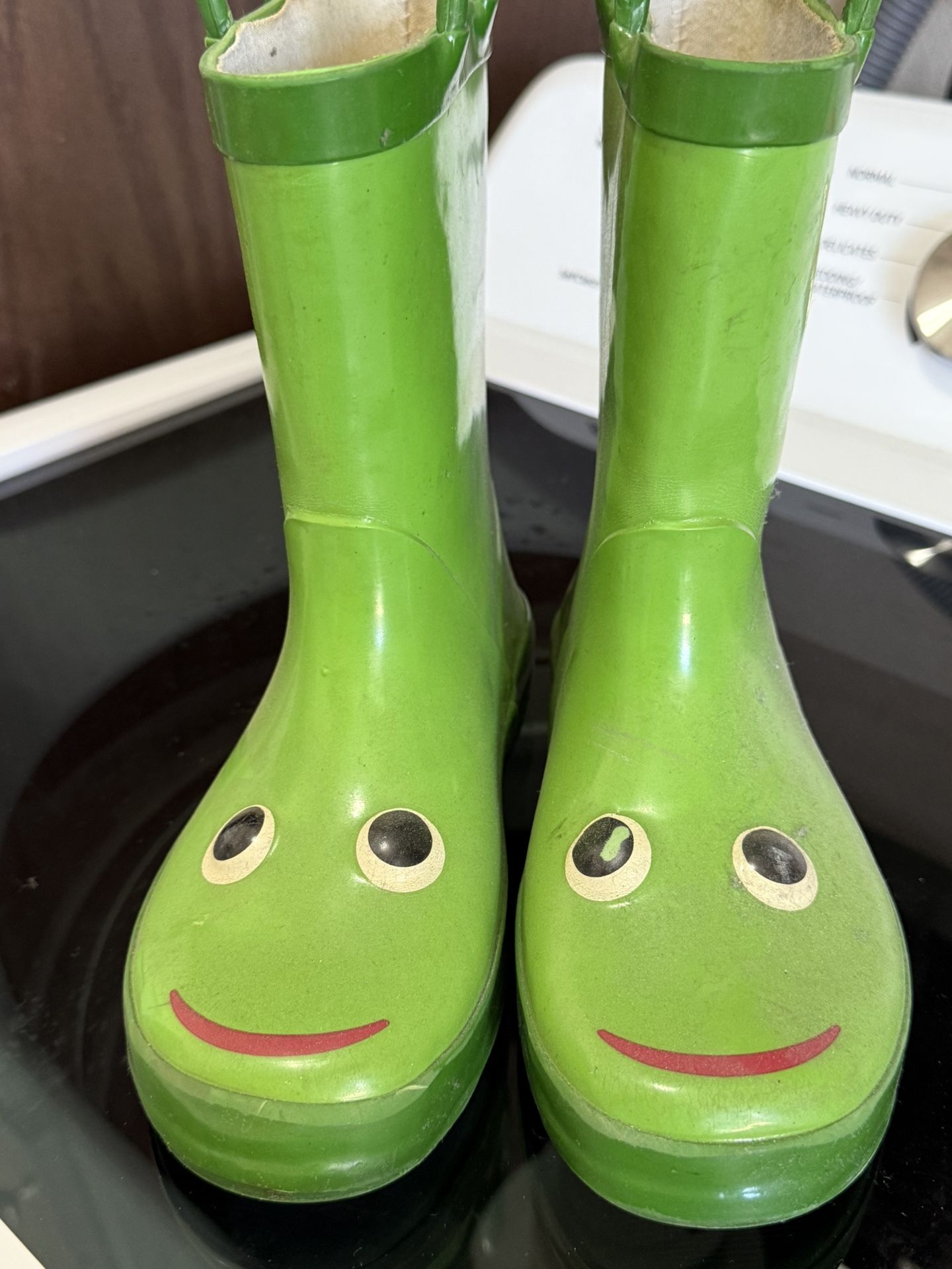 Frog Rain Boots. Unisex..