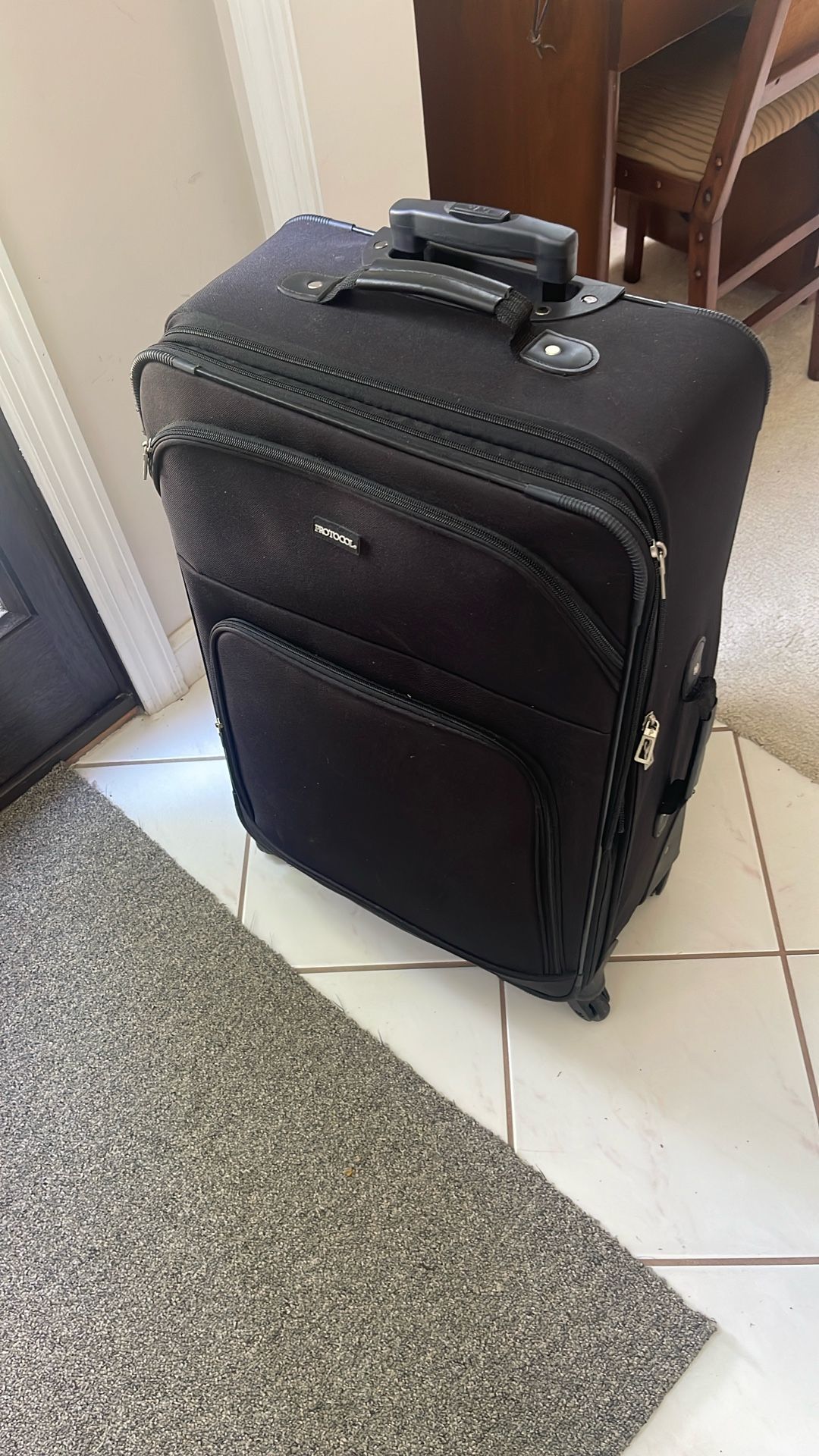 Spinner Luggage 28” X16”