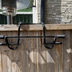 Pull Up Bar ( Practically Brand New)