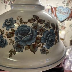 Very old vintage lamp, and great condition