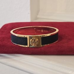 Brand New Black Tory Burch Kira Enamel Medium Hinged Bangle Bracelet with logo 18K-Gold-Plated
