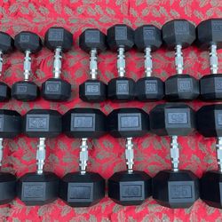 SET OF RUBBER DUMBBELLS (PAIRS OF)  :  10s  15s  20s  30s  35s  40s  55s 
  *  * I also have  5s  22.5s  25s  45s  50s  55s  60s  75s  70s