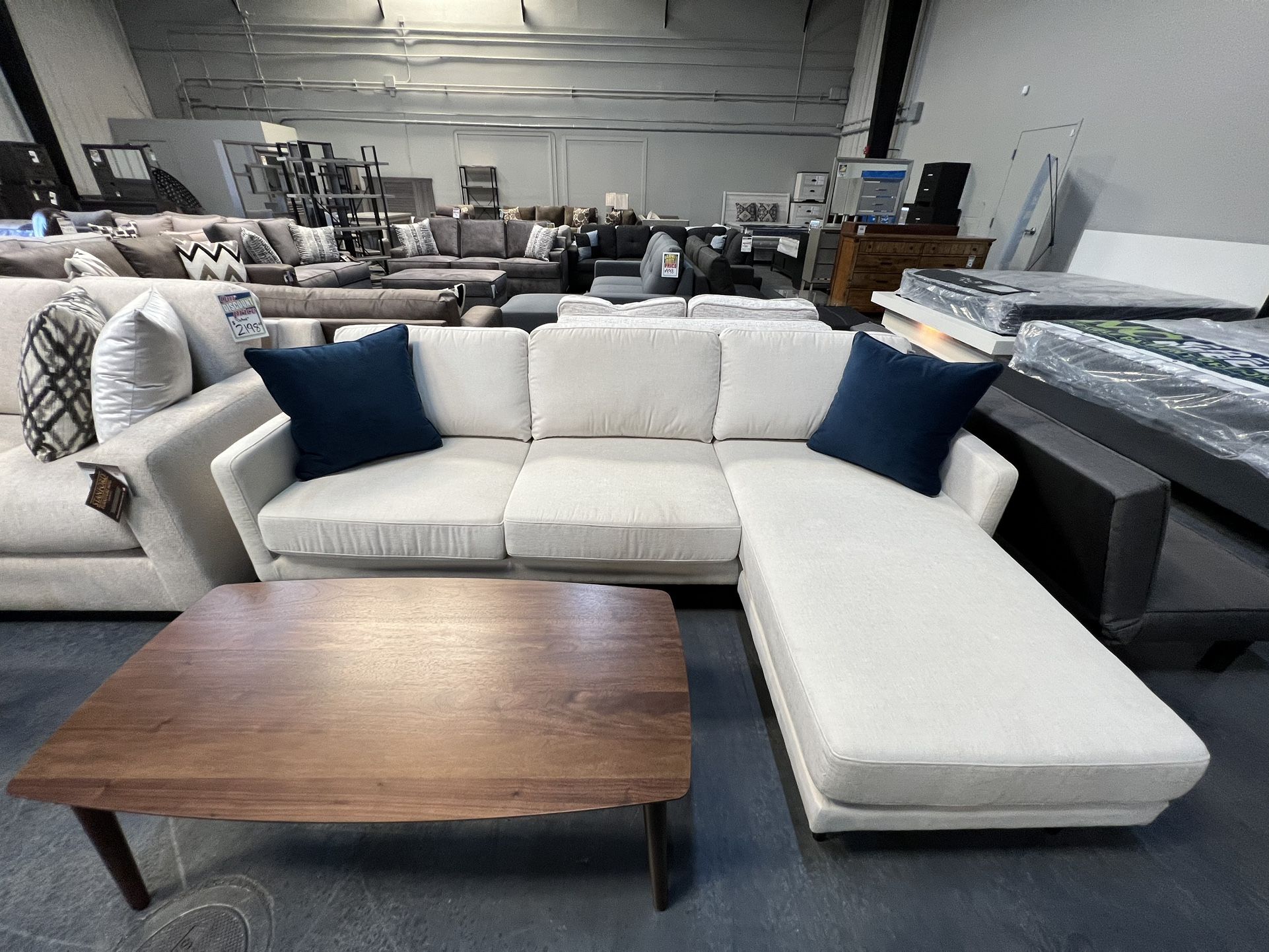 Beige Sectional w/ reversible chaise