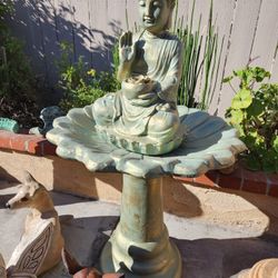 Fountains Buddhas