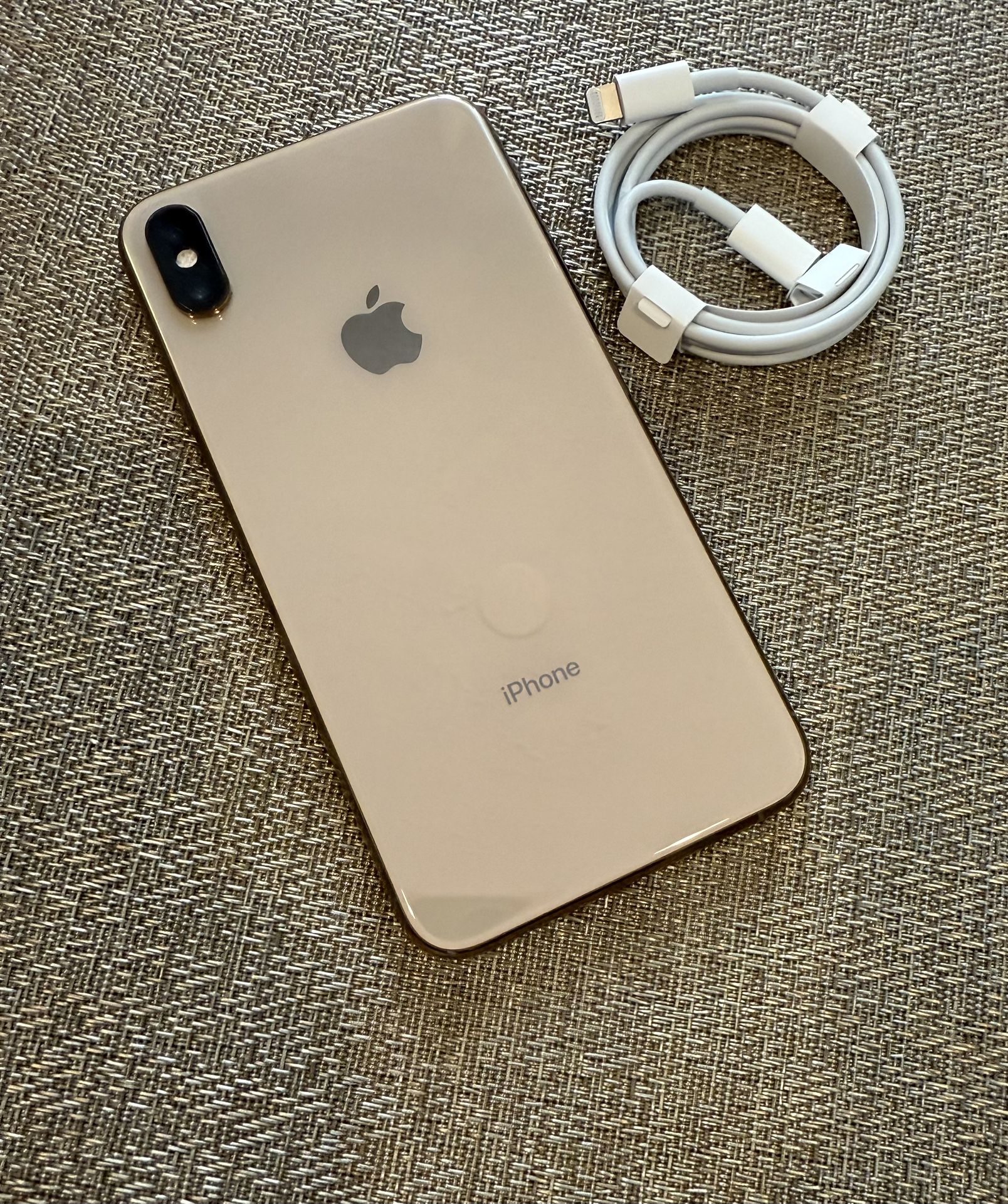 Iphone Xs max Unlocked 64 Gb