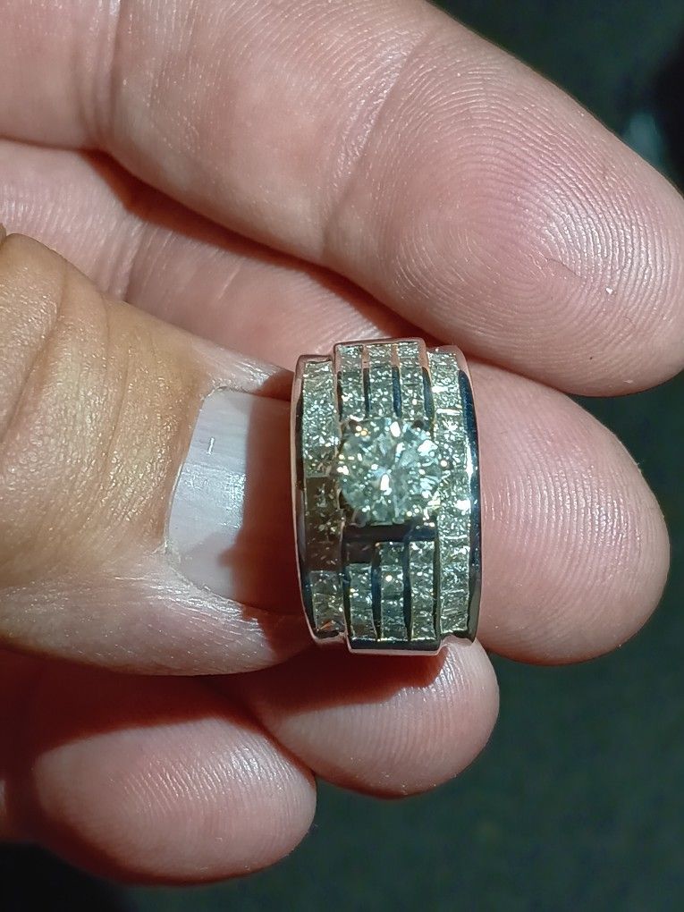 
2.90 Carat Women's 18k white Gold Diamond Wedding Ring