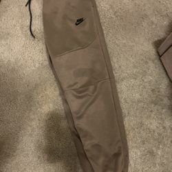 Nike Men’s Tech Joggers 