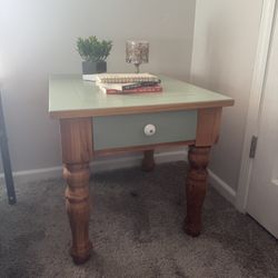 Solid oak Broyhill nightstand/endtable