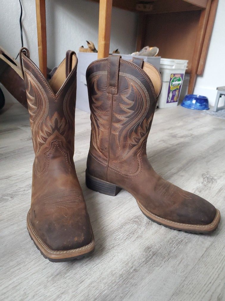 Size 12 New Condition Ariat boots