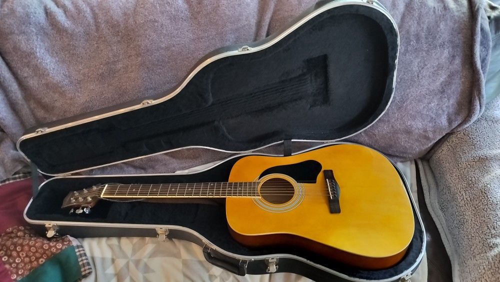 Acoustic Guitar w/ Hard Case