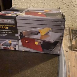 Electric 7” Wet Saw. NEW IN SEALD BOX
