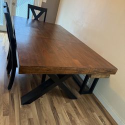 Dining/kitchen Table 