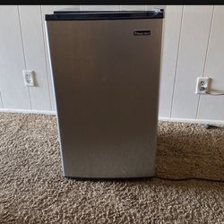 Mini Fridge 