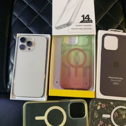 Bundle Set iPhone 14 Pro Max Factory Unlocked 128 Please Read The Entire Listing Before Messaging Me 