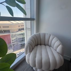 Swivel bucket chair accent chair